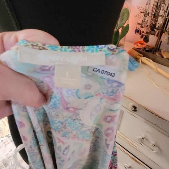 ★★ 3 for $20 item. Sunny Leigh Tunic. #091 - Picture 4 of 4